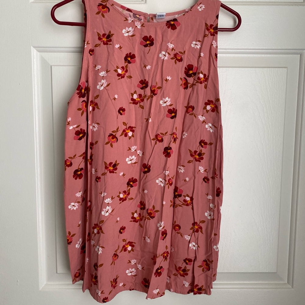 Old Navy. Size 2X. Floral tank.